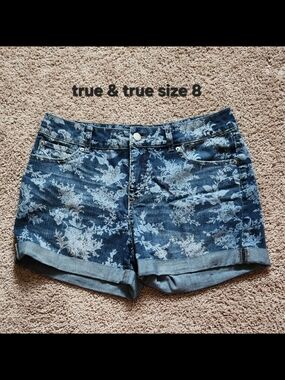 Floral Print Denim Roll-Cuff Women's Shorts - Blue